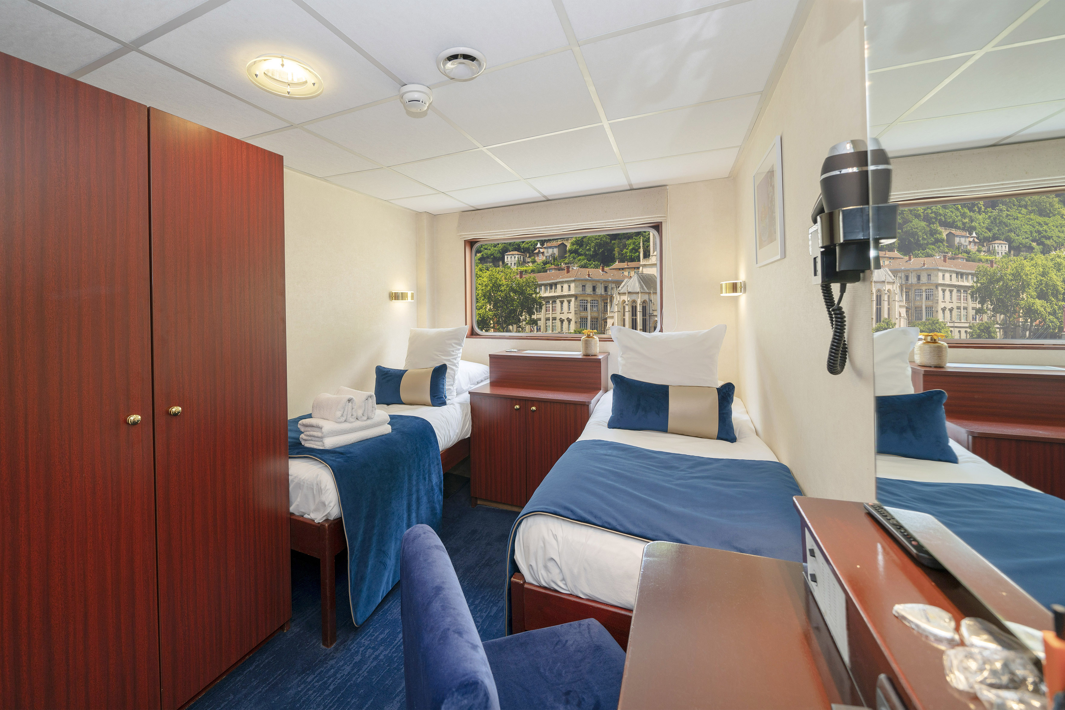 CroisiEurope MS Mistral Double Cabin 1.jpg